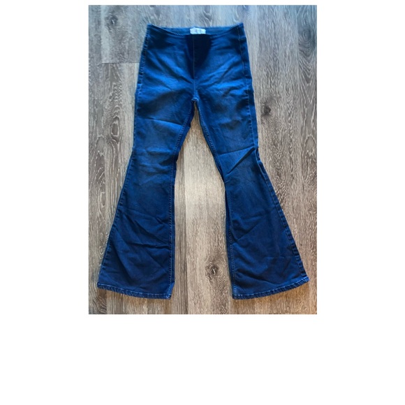 SALE🎈NWOT WE THE FREE FAMOUS PENNY FLARE JEAN! PULL ON! BEAUTIFUL AND FLATTERING - Picture 6 of 7